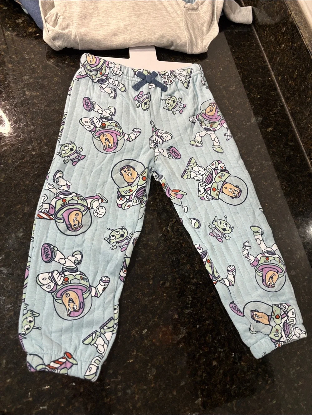 DISNEY Baby NWT 4-piece set, lightweight crew w/matching pants and 2 bodysuits